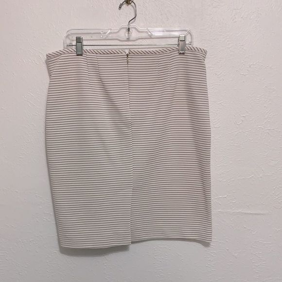 Calvin Klein peplum top and skirt set - Picture 6 of 8